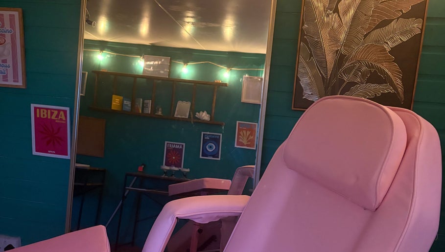 Relax in the stylish lounge of Velvet Tattoos, Dunsdale, England, GB, featuring vibrant decor and comfortable seating.