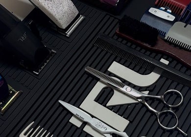 Herramientas de peluquería profesionales en Izan Cutzz, Vila-sana, Catalunya, ES, destacando calidad y estilo.