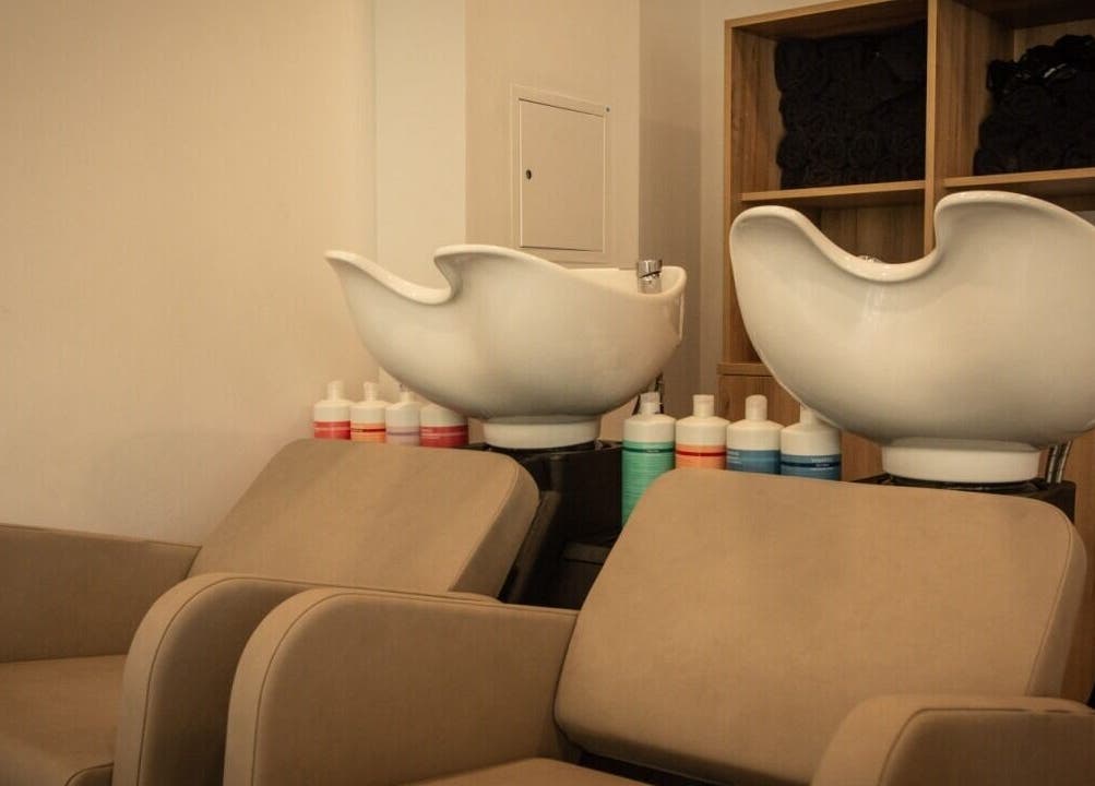 Saxons at Tamworth College hair wash station in a modern salon setting, Tamworth, England, GB.