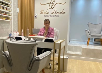Interior da Toda Linda Nails em São Paulo destacando ambiente elegante e acolhedor.