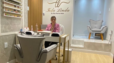 Interior da Toda Linda Nails em São Paulo destacando ambiente elegante e acolhedor.