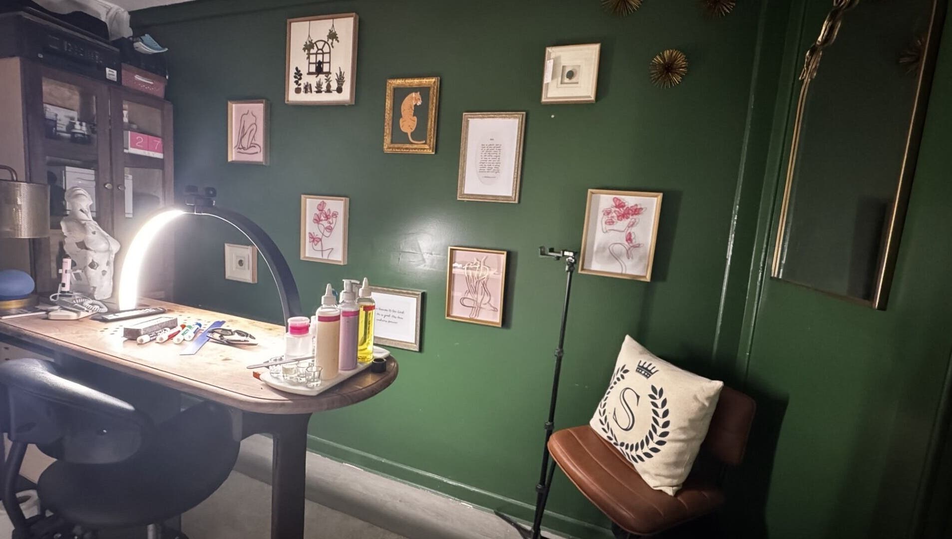 Glam N'Glow by Alisha beauty nook with artful decor in Winter Haven, Florida, US.