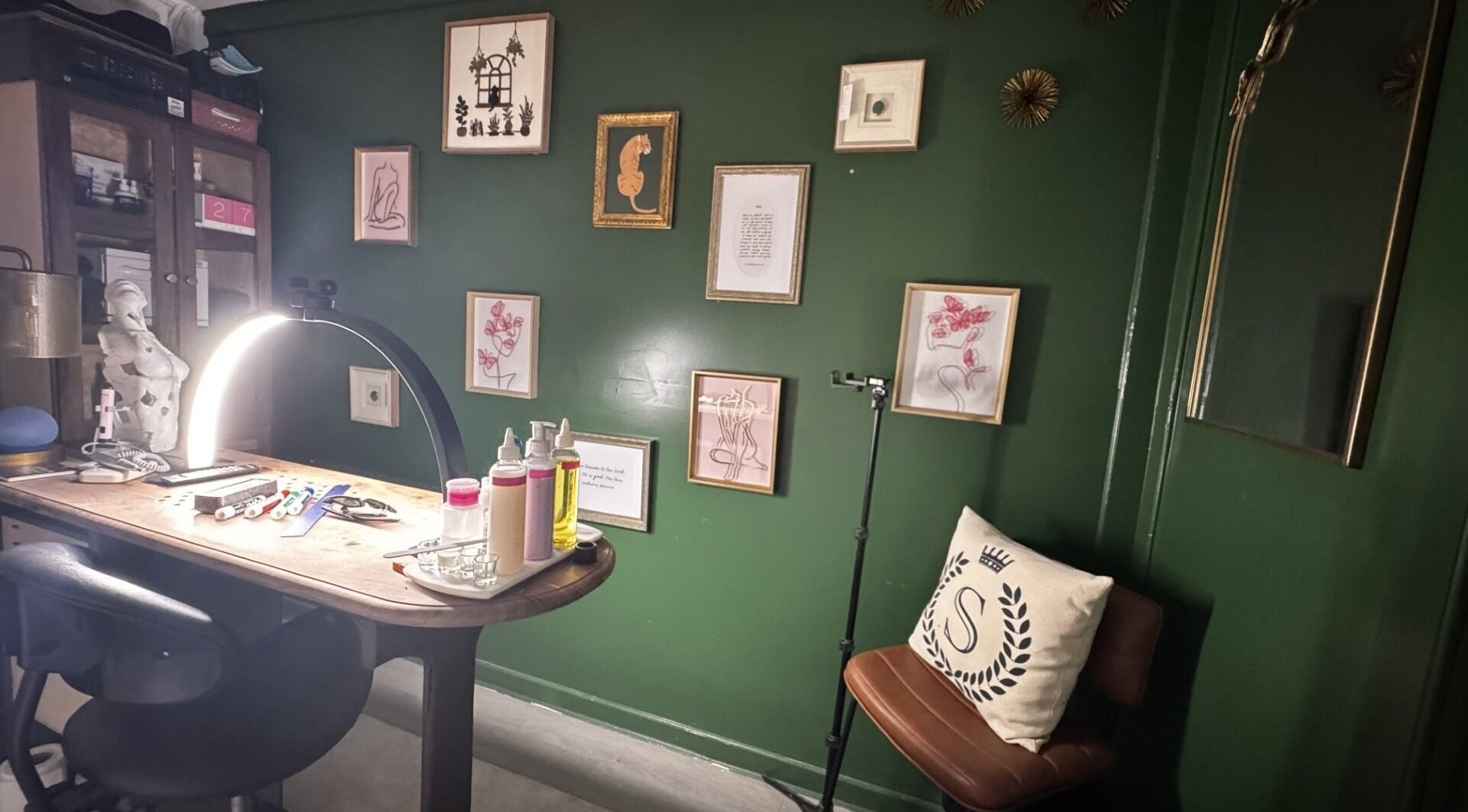 Glam N'Glow by Alisha beauty nook with artful decor in Winter Haven, Florida, US.