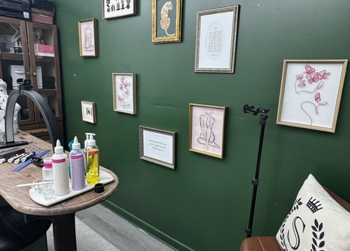 Cozy corner at Glam N'Glow by Alisha in Winter Haven, Florida, US with art deco and cosmetic tools.