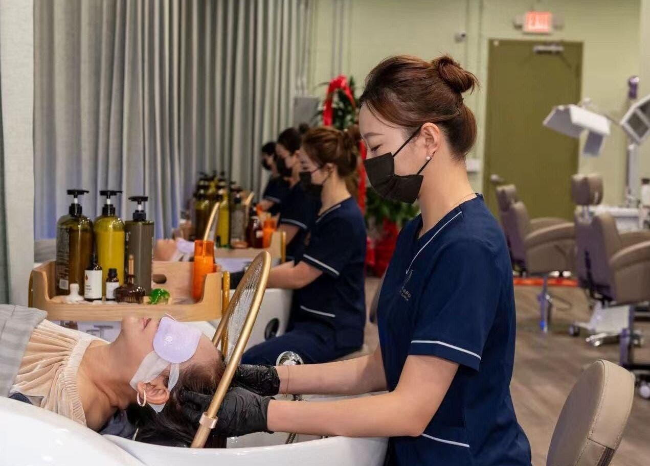 MU SI Scalp Care Spa 在美国加州圣加布里埃尔提供专业头皮护理服务，环境舒适。