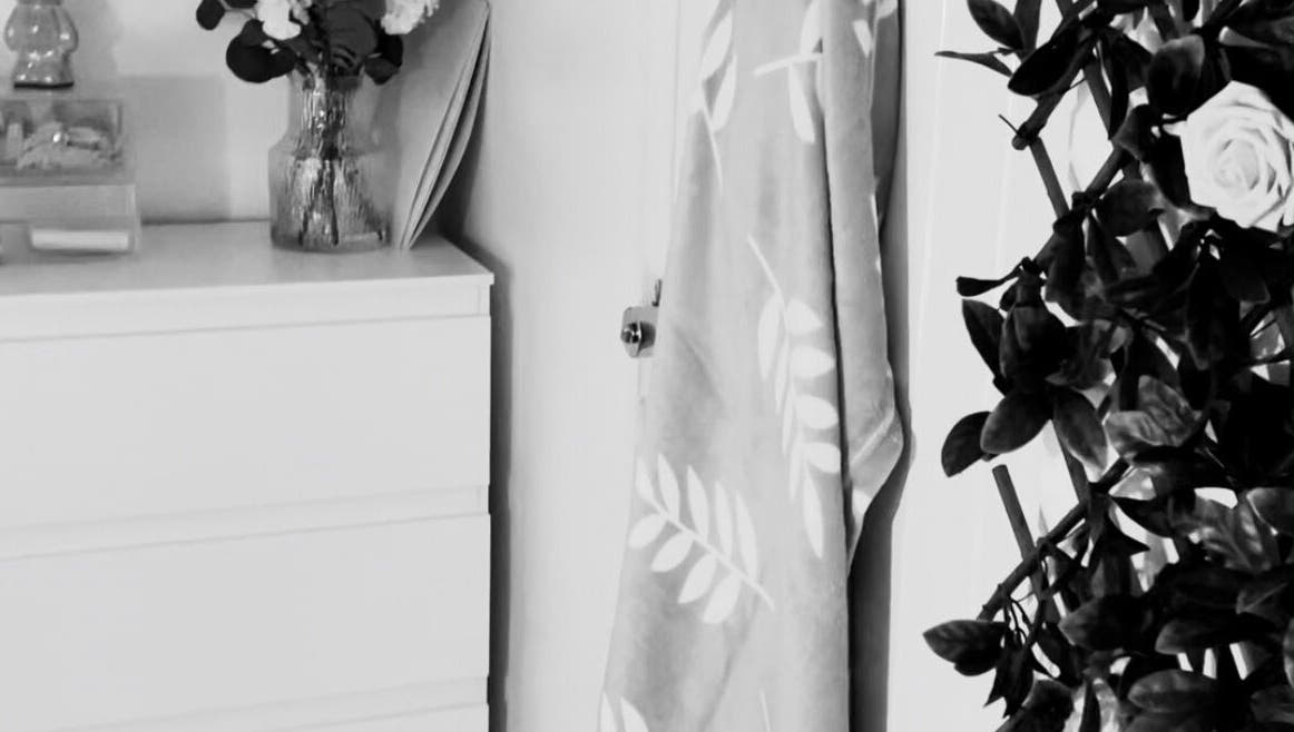 Chic decor with floral accents at Beautybydarc, Sheffield, England, GB wellness venue.