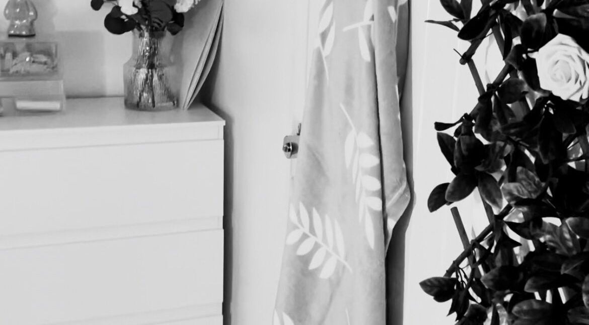 Chic decor with floral accents at Beautybydarc, Sheffield, England, GB wellness venue.