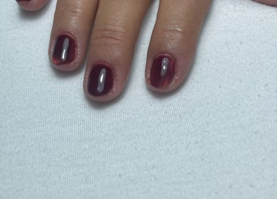 Unhas pintadas de vermelho por Mariana | Nail designer em Covilhã, Castelo Branco, PT.