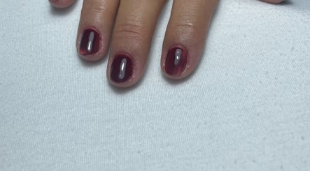 Unhas pintadas de vermelho por Mariana | Nail designer em Covilhã, Castelo Branco, PT.