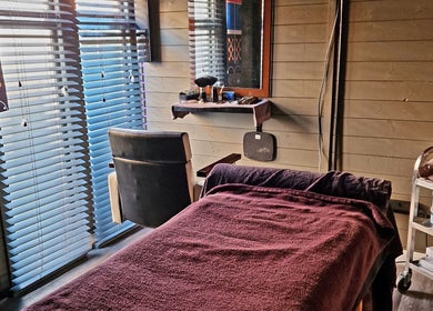 Cozy massage room at Simon's Massage Therapy in Killinghall, England, GB, featuring a peaceful ambiance.
