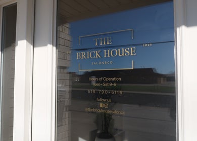 Entrance view of Zoetic Beauty in Marion, Illinois, US displaying hours and contact info.