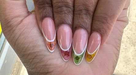 Stylish hand-painted floral nail art at Nailcita_bysim, London, England, GB.