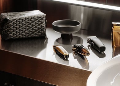 Elegant grooming tools on display at Hdcutz Leo, London, England, GB, showcasing exquisite style.