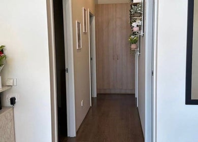 Agape Massage大厅，位于西澳大利亚Beldon，装饰优雅，植物增添自然氛围。