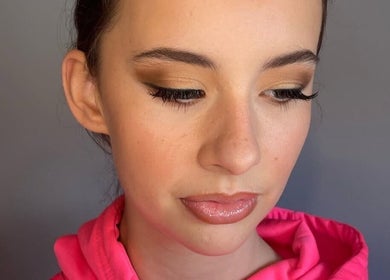 Elegant natural makeup look by Emma Pollock Makeup in Clydebank, Scotland, GB.