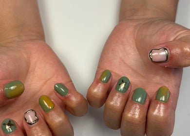 Arte de unhas elegante com estrela dourada no Beatriz BBeauty Nails, Setúbal, Setúbal, PT.