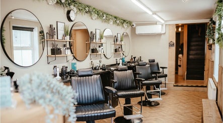 Gatsby’s Barbers and Sunbed
