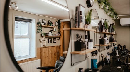 Gatsby’s Barbers and Sunbed image 3