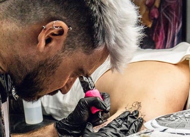 Artista tatuador en MRGRAPHICAS TATTOO STUDIO, Córdoba, Andalucía, ES.