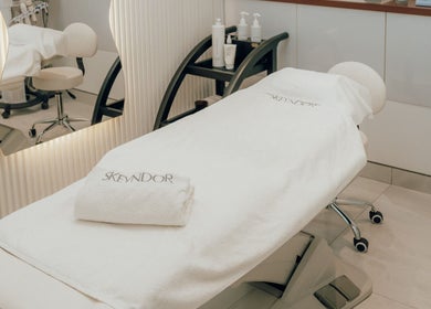 Relaxing spa treatment bed at Helin Eren Beauty Hair Spa, Dubai, Dubai, AE, offering luxurious wellness services.