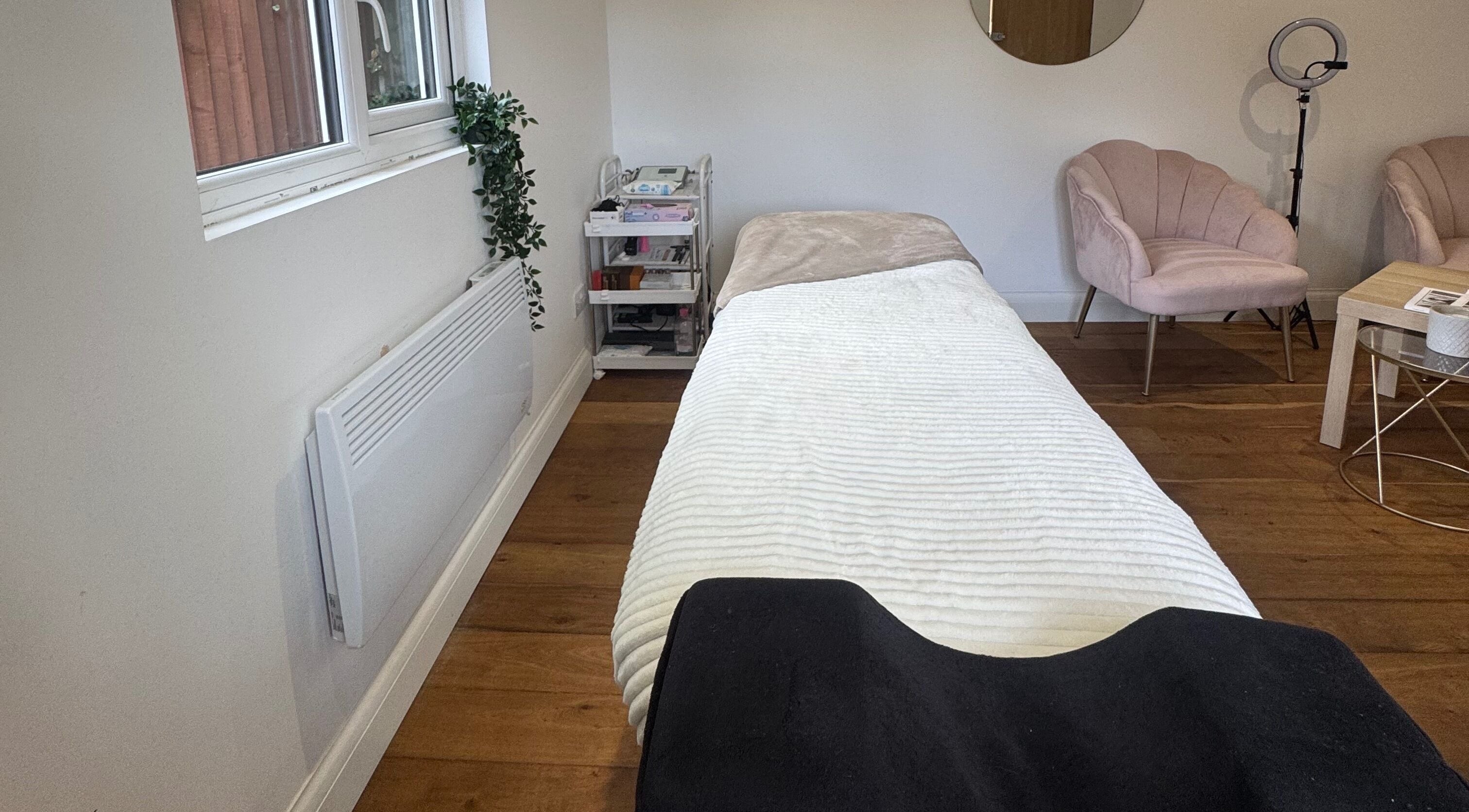 Cozy treatment room at Arch & Lash co. in Guildford, England, GB featuring a relaxing setup.