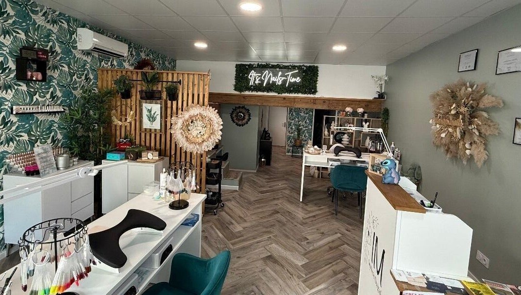 Salon Melianails à Étoile-sur-Rhône avec décoration naturelle et espace accueillant.