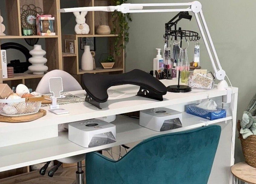 Espace manucure élégant chez Melianails à Étoile-sur-Rhône, Auvergne-Rhône-Alpes, FR.