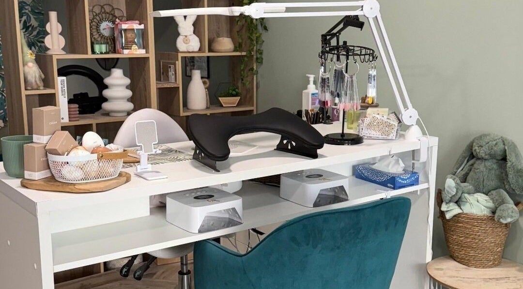 Espace manucure élégant chez Melianails à Étoile-sur-Rhône, Auvergne-Rhône-Alpes, FR.