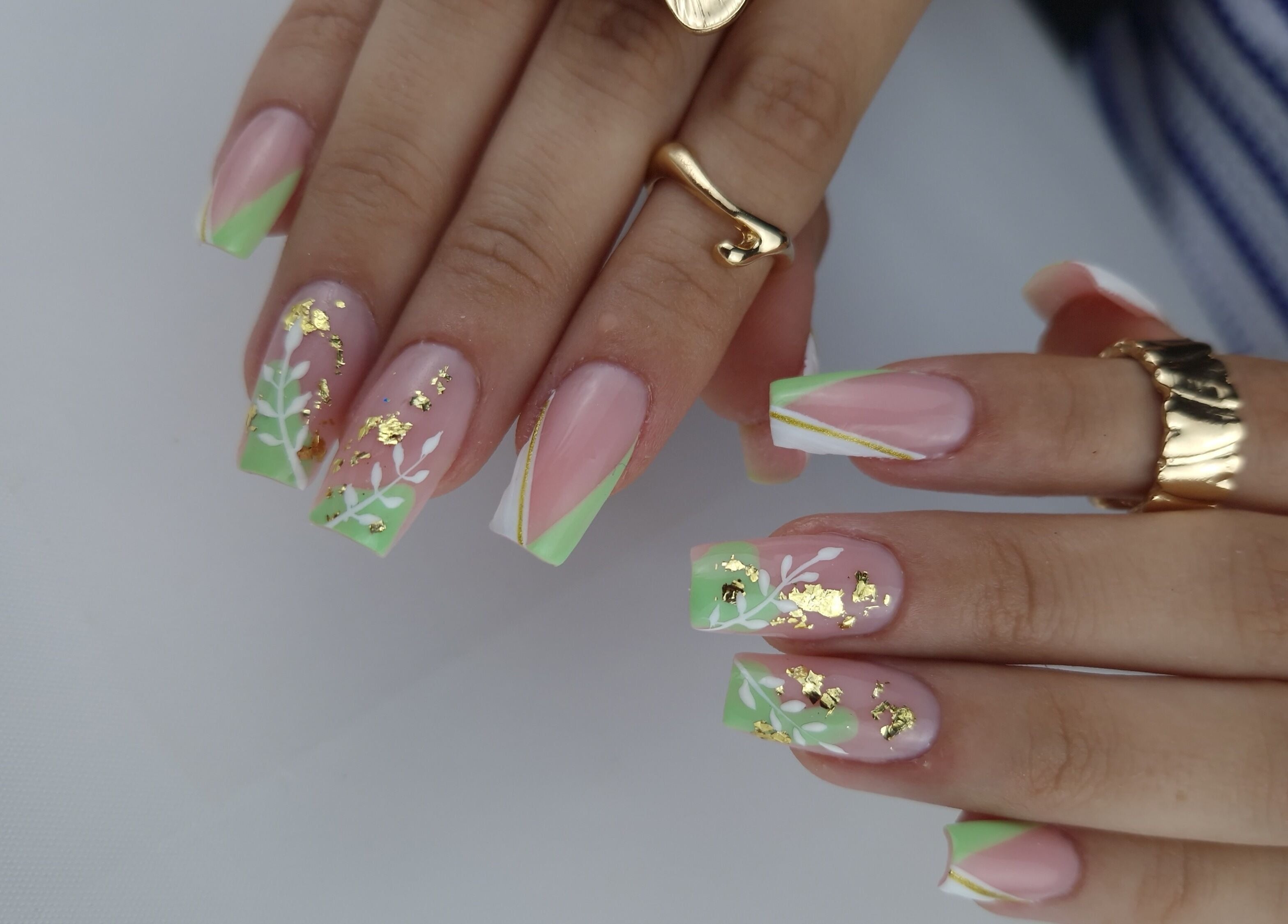 Design d'ongles unique chez Melianails, Étoile-sur-rhône, Auvergne-rhône-alpes, FR.