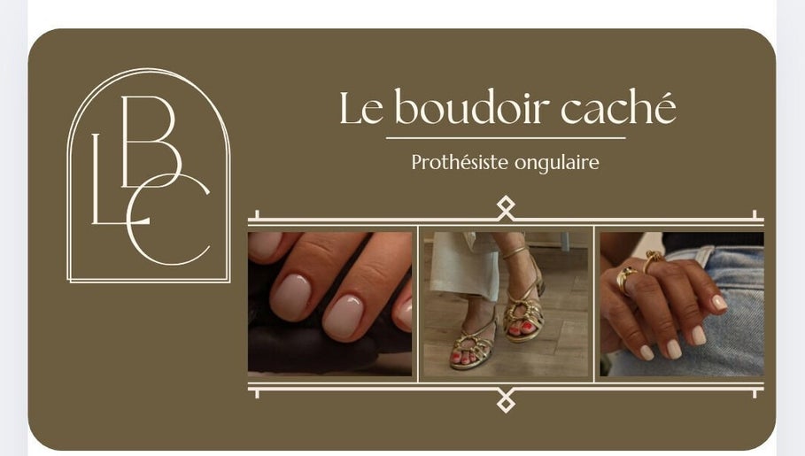 Design d'ongles élégant chez Le boudoir caché — Anaïs, Sauzet, Occitanie, FR, mettant en valeur des accessoires stylés.
