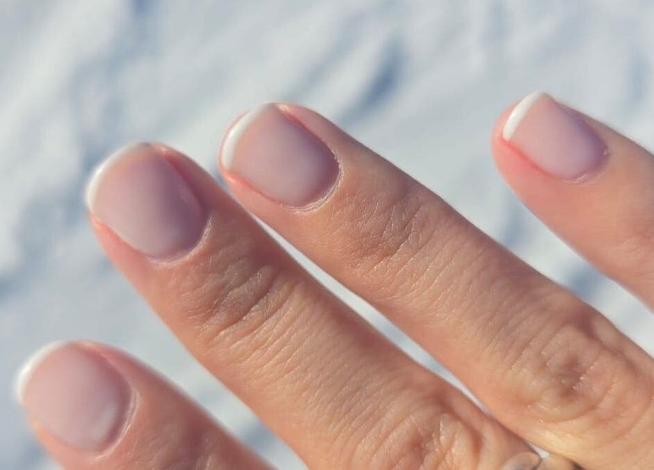 Manicura francesa en Cherie Nails, 9 De Julio, Provincia De Buenos Aires, AR. Uñas naturales y elegantes.