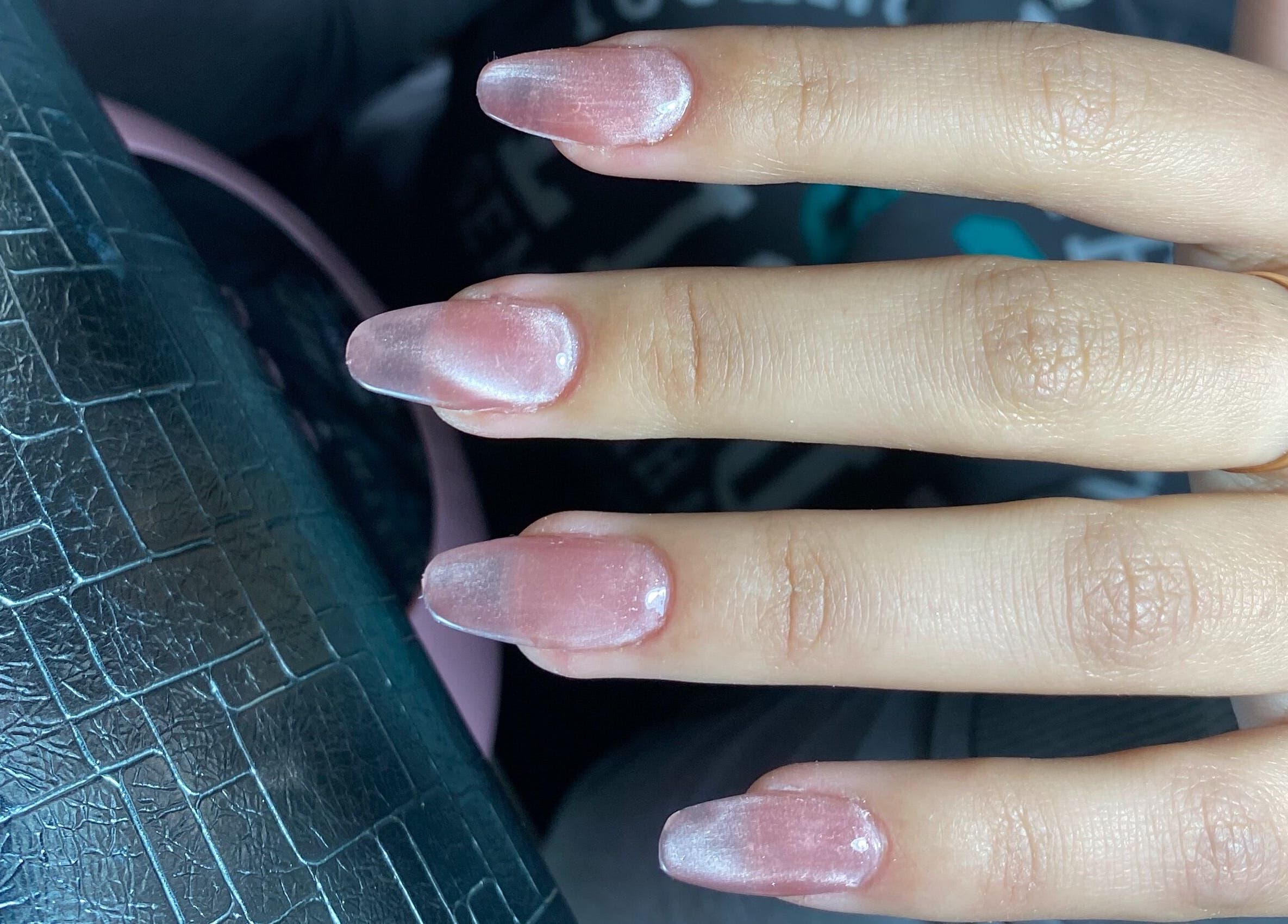 Hermosa manicura rosa en Cherie Nails, 9 De Julio, Provincia De Buenos Aires, AR.