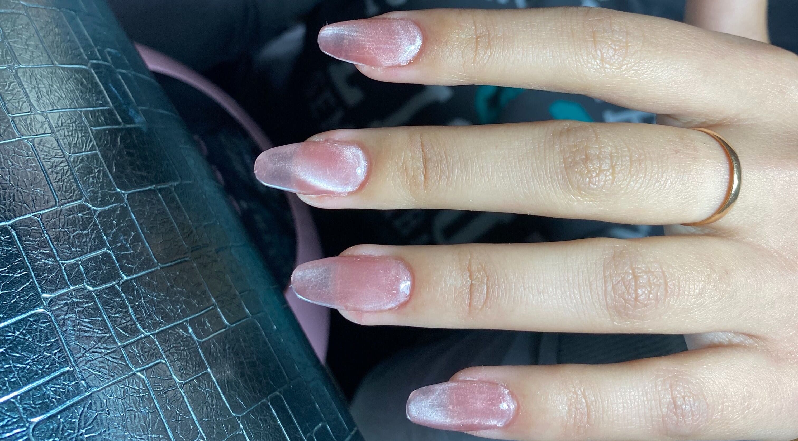Hermosa manicura rosa en Cherie Nails, 9 De Julio, Provincia De Buenos Aires, AR.