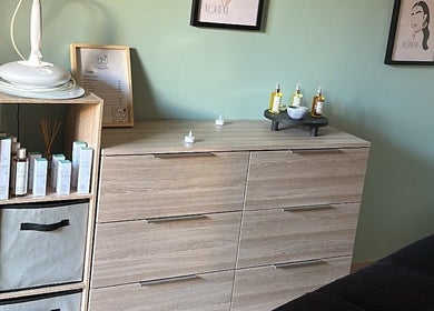 Décor raffiné chez L’Instant Clo à Valence, Auvergne-rhône-alpes, FR avec huiles et produits de soin.