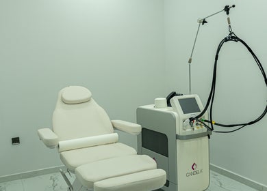 Modern treatment room at Boulevard Clinic, Doha, Doha Municipality, QA featuring advanced equipment.