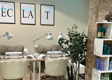 Уютен кът в ÉCLAT BY POLINA&MARIA, Sofia, Sofia City Province, BG с продукти за красота.