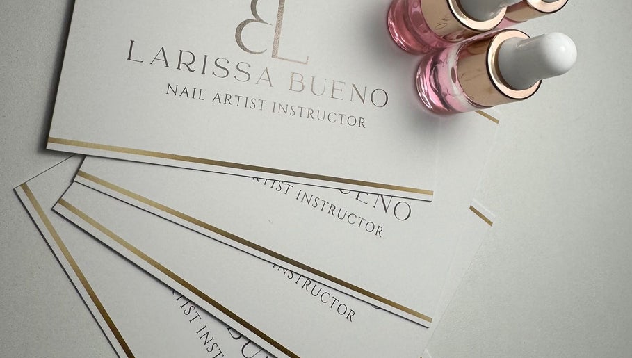 Cartões de visita Larissa Bueno Nail Designer com esmaltes, Paços De Ferreira, Porto, PT.