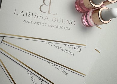 Cartões de visita Larissa Bueno Nail Designer com esmaltes, Paços De Ferreira, Porto, PT.