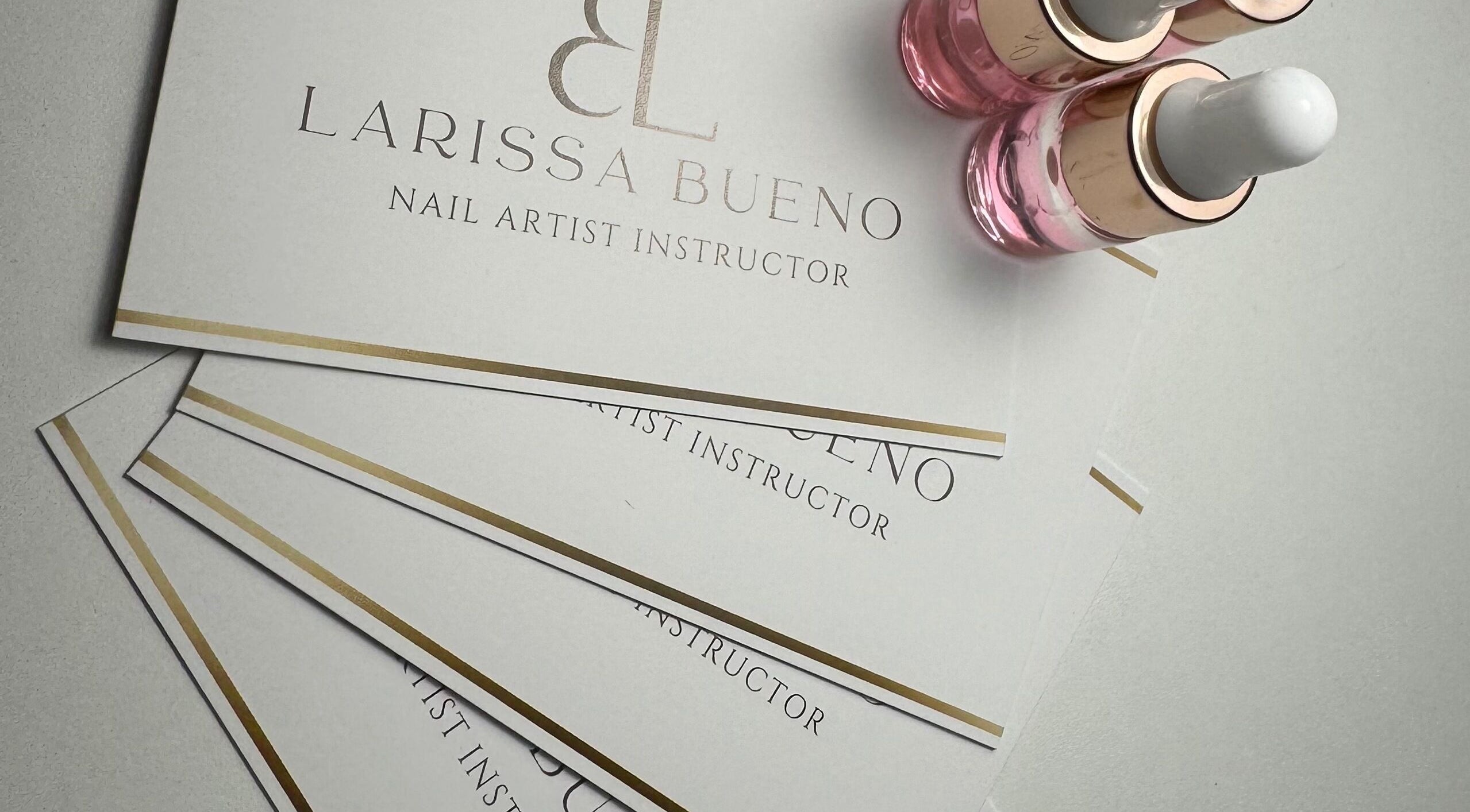 Cartões de visita Larissa Bueno Nail Designer com esmaltes, Paços De Ferreira, Porto, PT.