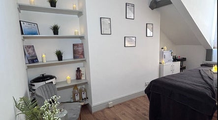 Calm treatment room at Wellness by Mariana in Southampton, England, GB, with plants and cozy decor.