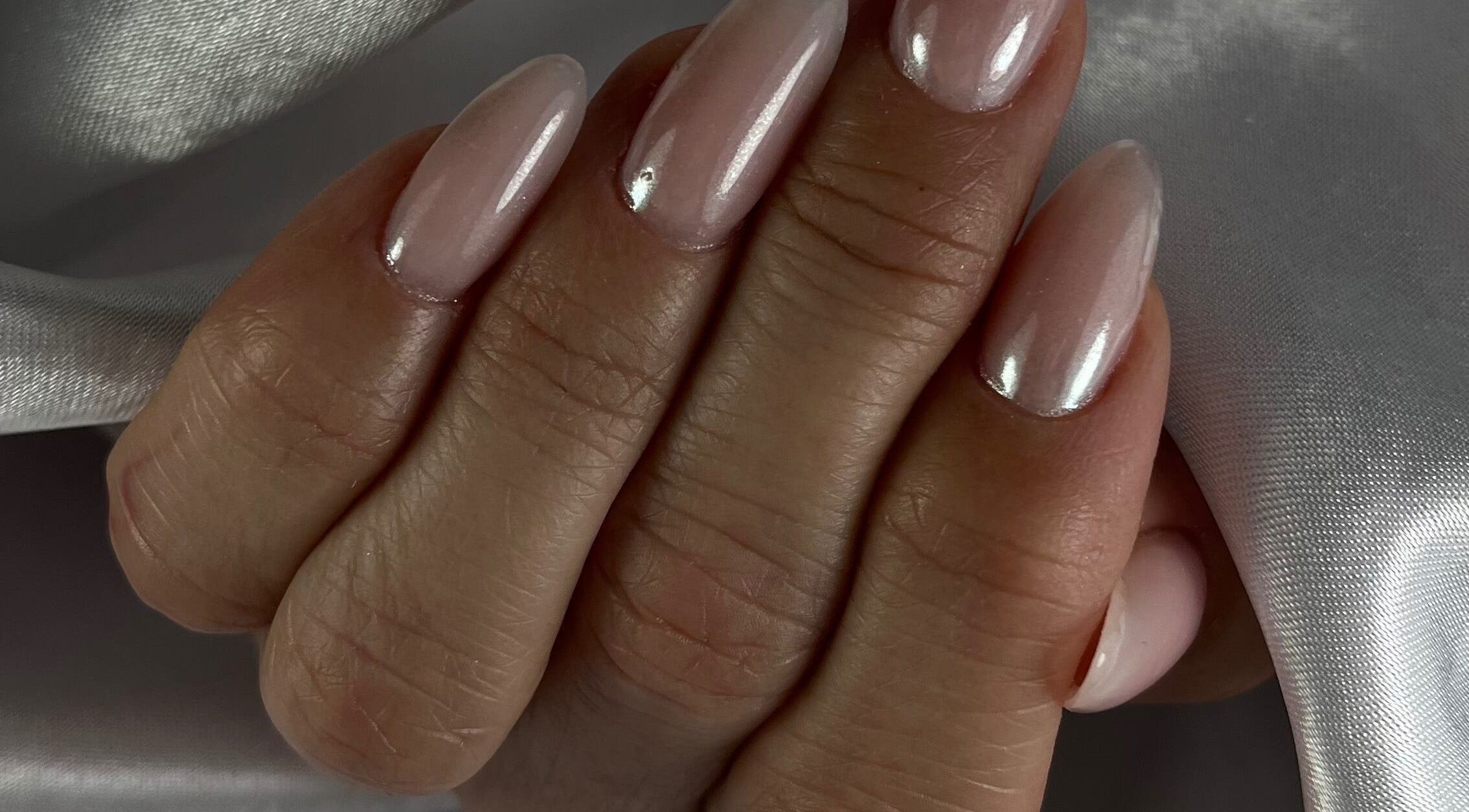 Manicura nude brillante en Legnarodrigueznailart, Antofagasta, Antofagasta, CL.