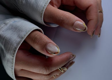 Manicura elegante con detalles dorados en Legnarodrigueznailart, Antofagasta, Antofagasta, CL.