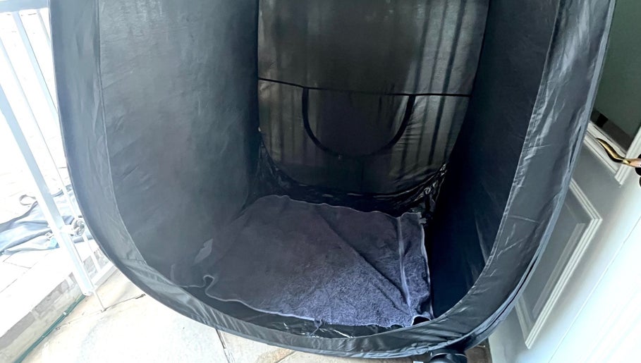 Mobile Spray Tan booth ready for use in Cape Town, Western Cape, ZA; ideal for a flawless tan.