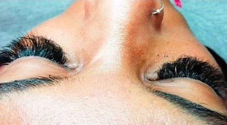 Close-up of lush eyelashes from Mobile Spray Tan in Cape Town, Western Cape, ZA.
