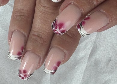 Floral nail art at Nail Studio By M.C, Ombrée D'anjou, Pays De La Loire, FR.