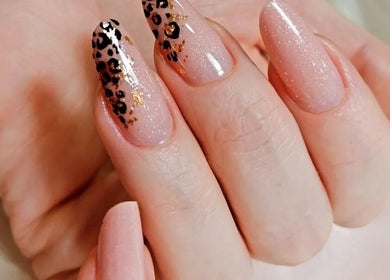Design de unhas com padrão leopardo em Estetica_unhas_alita, Barreiro, Setúbal, PT.