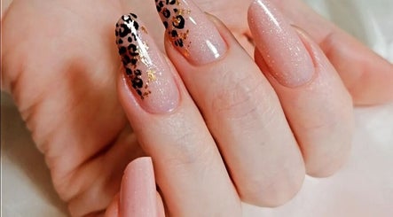 Design de unhas com padrão leopardo em Estetica_unhas_alita, Barreiro, Setúbal, PT.