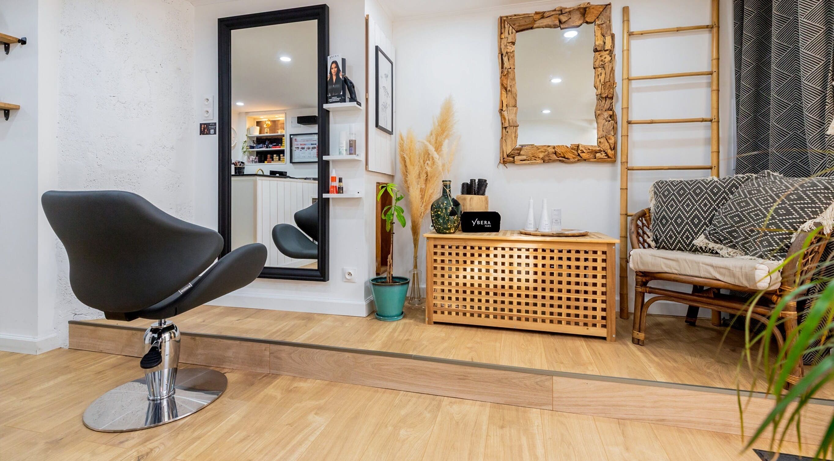 Intérieur élégant de Salon Belinda Moco à Saint-quentin-fallavier, Auvergne-rhône-alpes, FR.