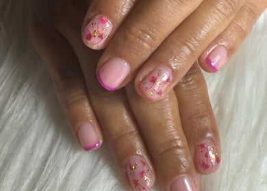 Close-up of floral nail art at Valentina Rivera, Ħal Tarxien, MT, showcasing intricate pink and gold designs.