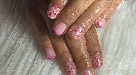 Close-up of floral nail art at Valentina Rivera, Ħal Tarxien, MT, showcasing intricate pink and gold designs.